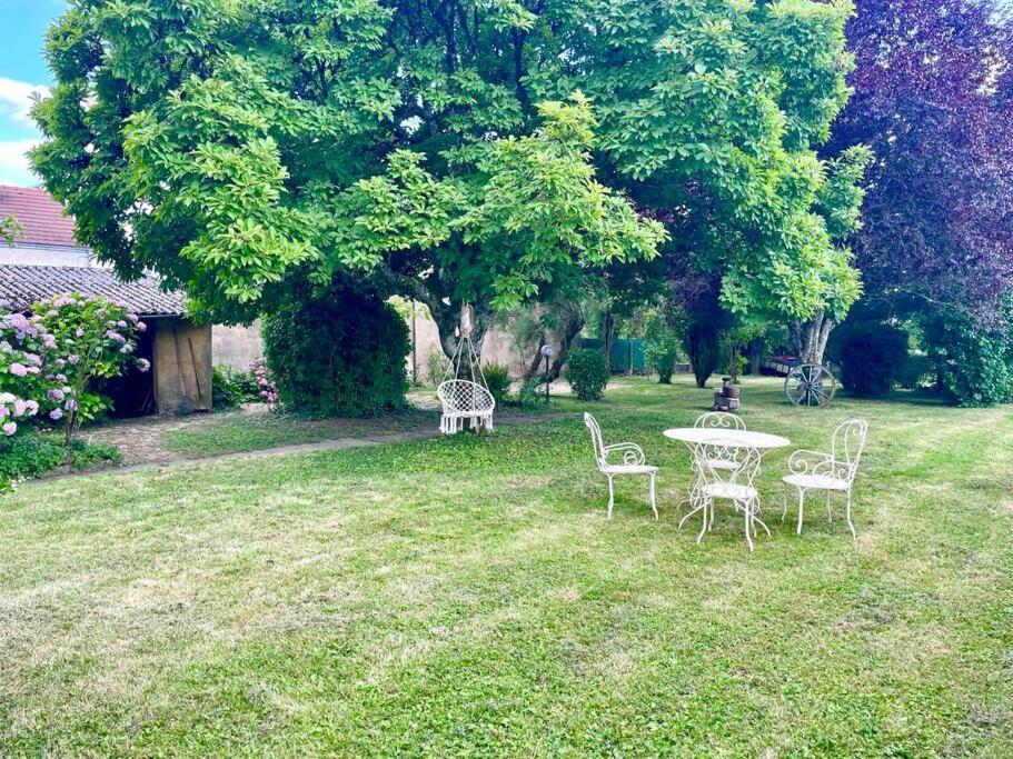La Casa Del Papa - Maison Spacieuse Avec Jardin Dole Exterior photo